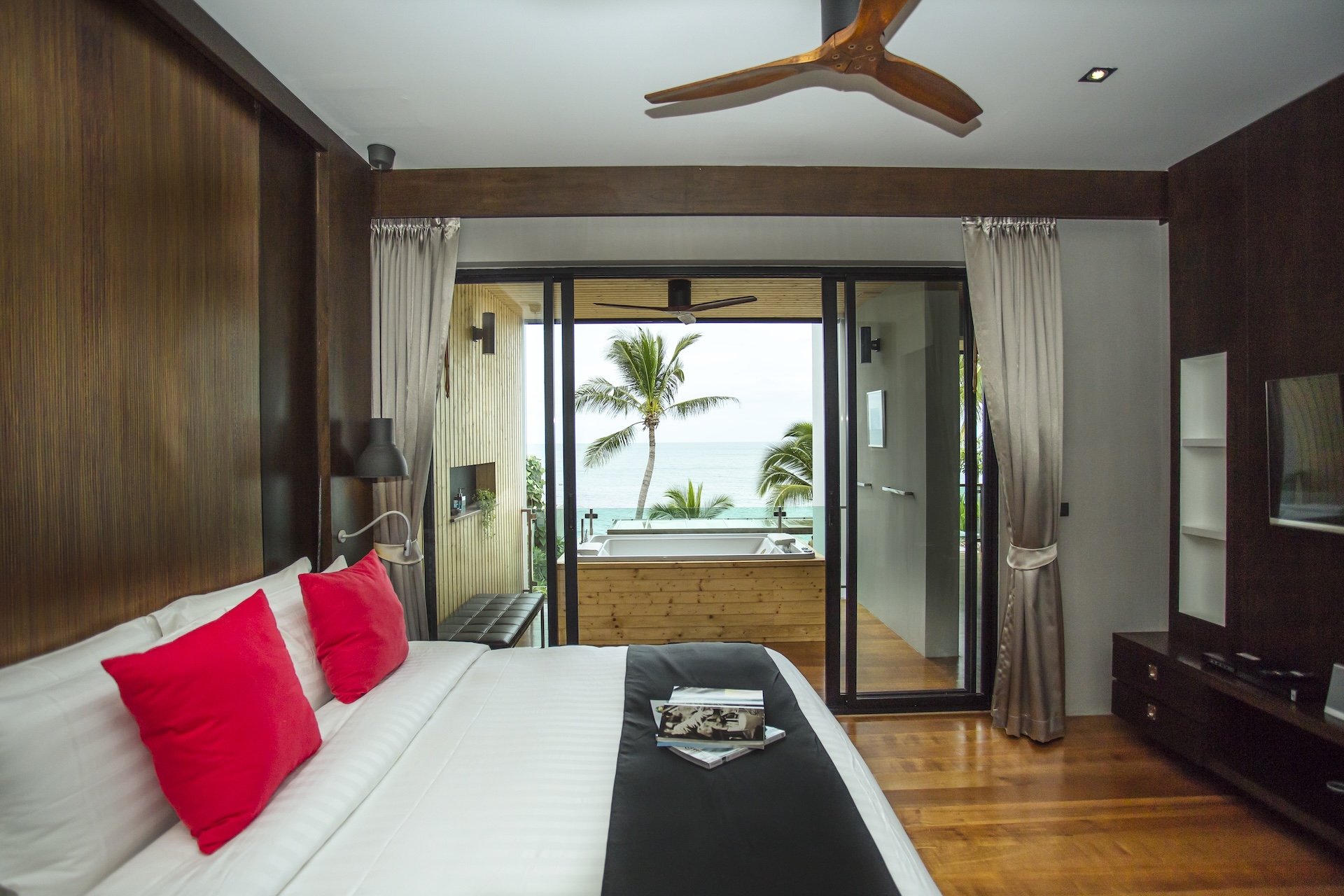 Three Bedroom Beachfront Pool Residence 11