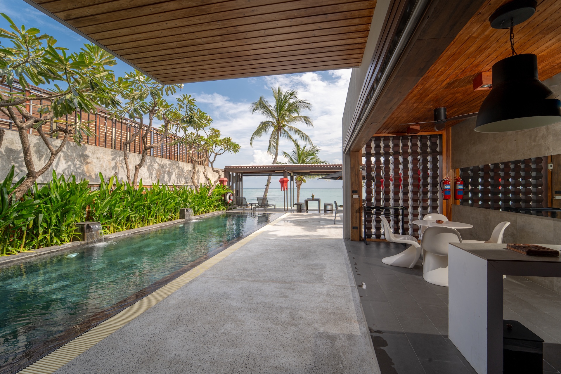 Three Bedroom Beachfront Pool Residence 8